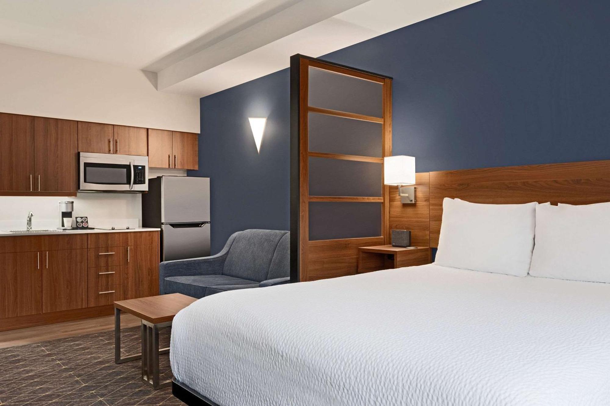 Park Inn By Radisson, كيلوانا المظهر الخارجي الصورة