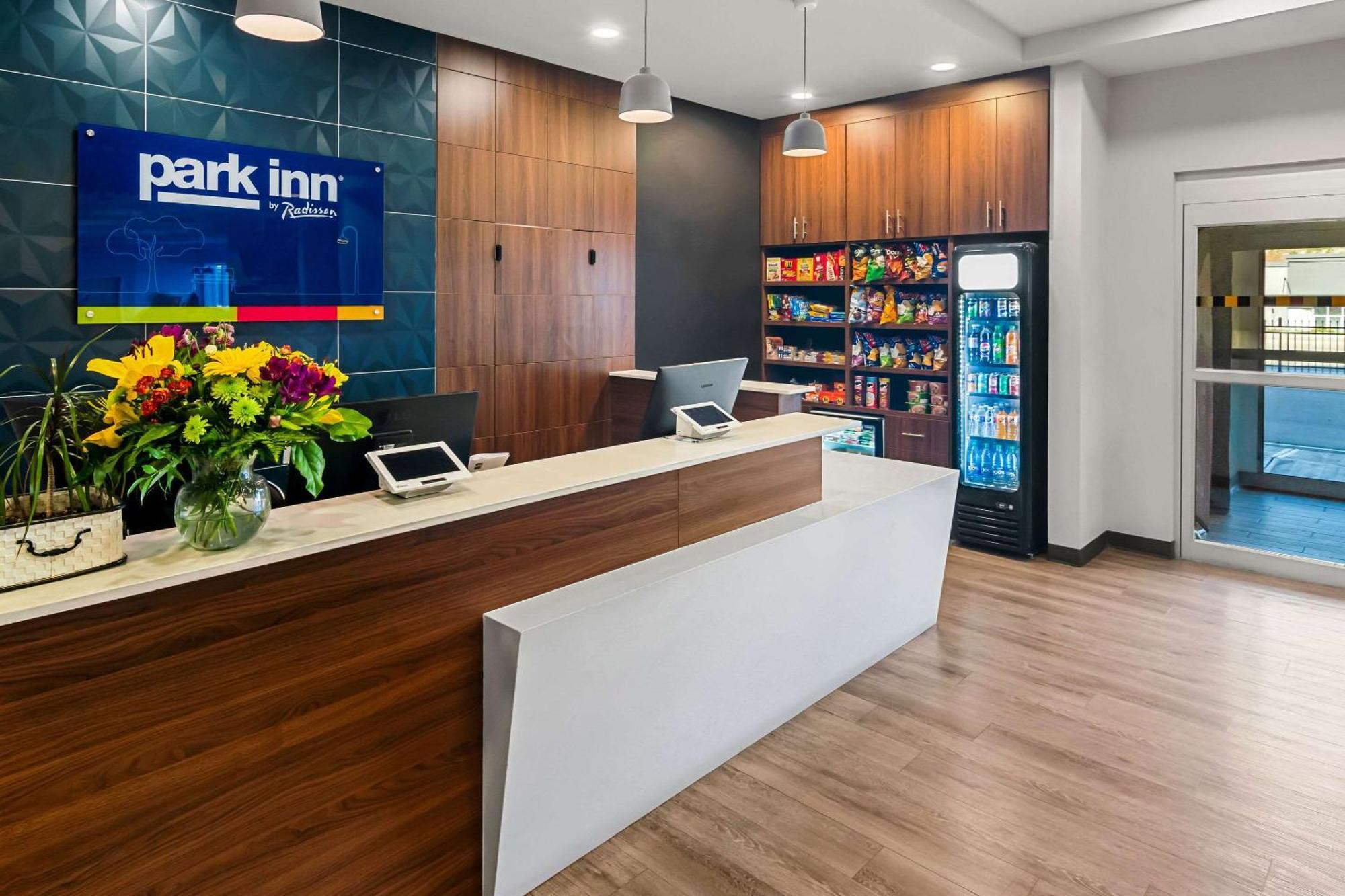 Park Inn By Radisson, كيلوانا المظهر الخارجي الصورة
