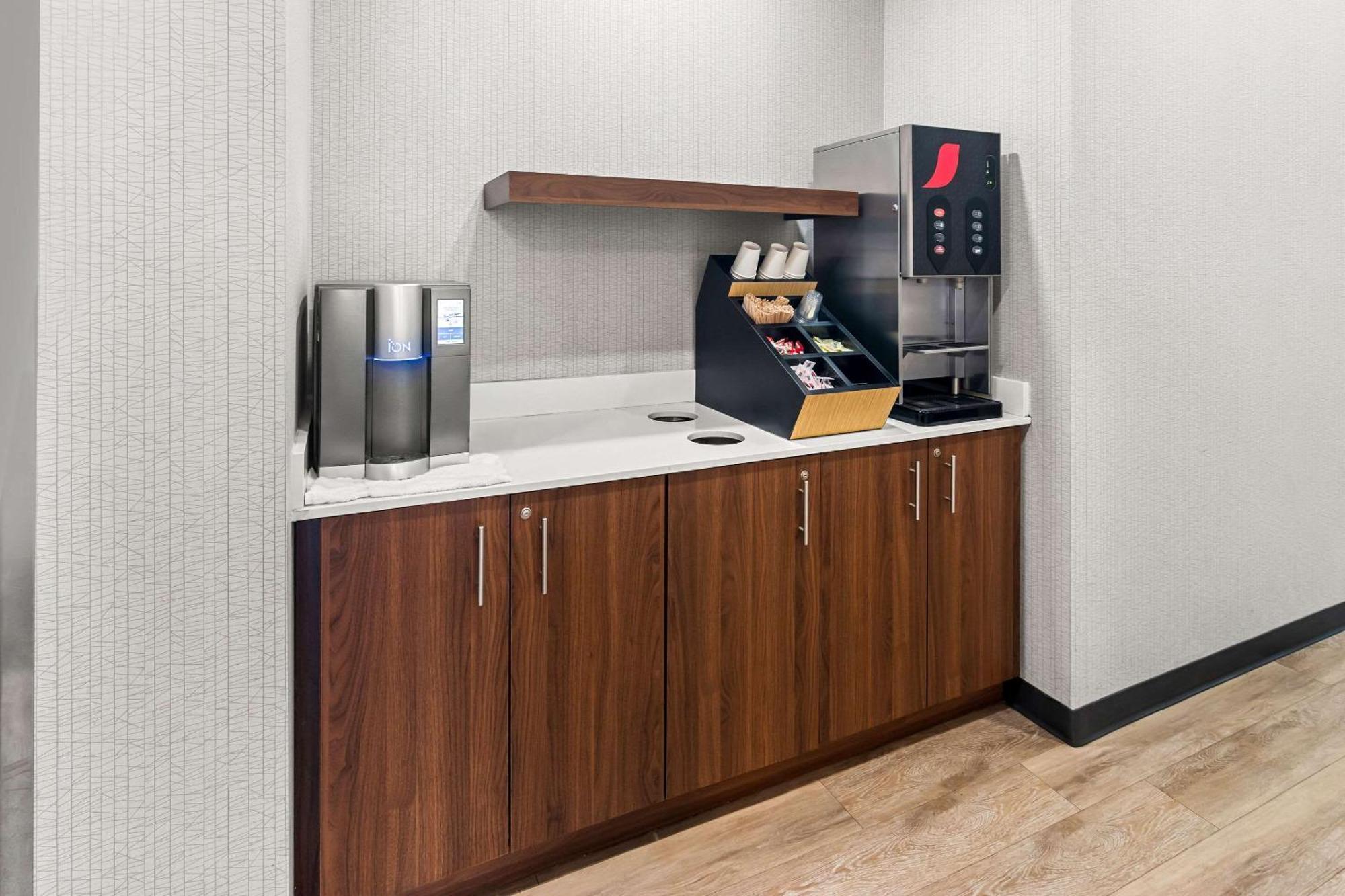 Park Inn By Radisson, كيلوانا المظهر الخارجي الصورة