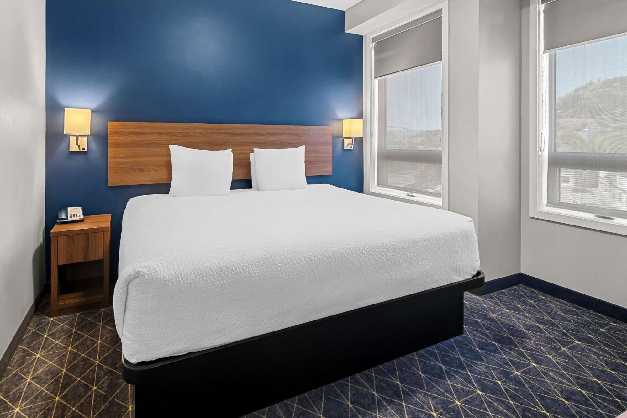 Park Inn By Radisson, كيلوانا المظهر الخارجي الصورة