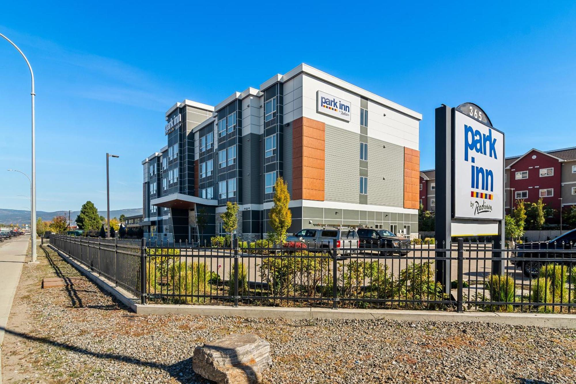 Park Inn By Radisson, كيلوانا المظهر الخارجي الصورة