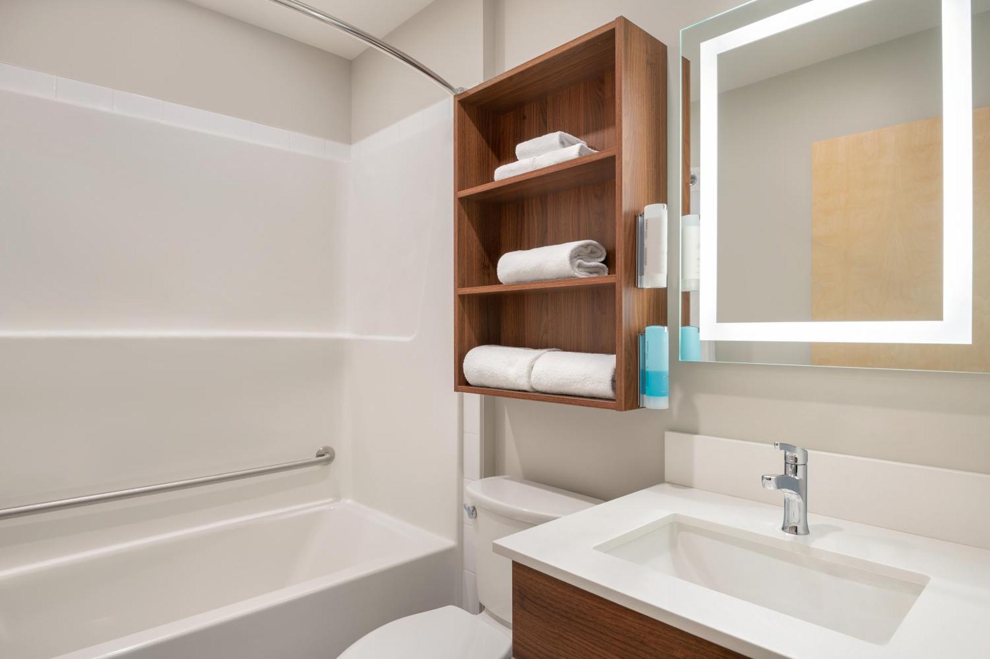 Park Inn By Radisson, كيلوانا المظهر الخارجي الصورة